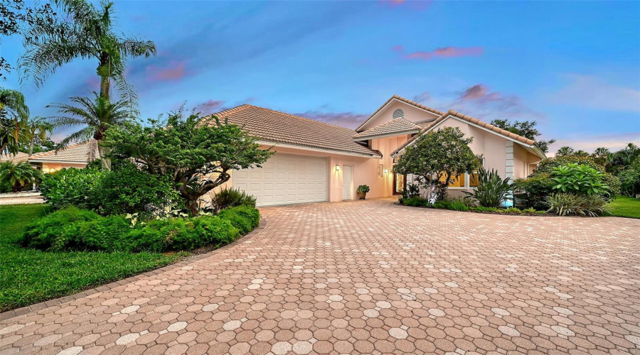 Sarasota, Florida 34243, 3 Bedroom Bedrooms, ,4 Bathroombathrooms,Residential,For Sale,Golf Pointe,0,Mfra4701969