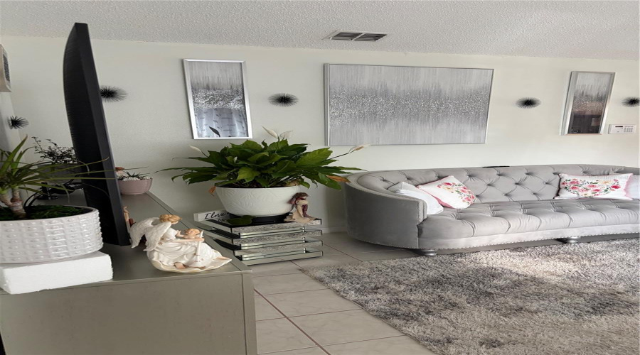 Lakeland, Florida 33813, 3 Bedroom Bedrooms, ,2 Bathroombathrooms,Residential,For Sale,Sunny Land,0,Mfrl4962595