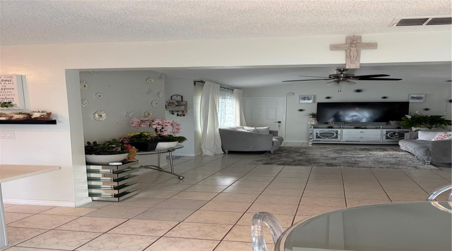 Lakeland, Florida 33813, 3 Bedroom Bedrooms, ,2 Bathroombathrooms,Residential,For Sale,Sunny Land,0,Mfrl4962595