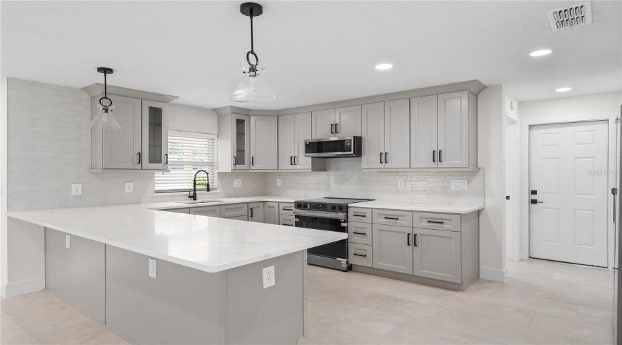 Orlando, Florida 32807, 4 Bedroom Bedrooms, ,2 Bathroombathrooms,Residential,For Sale,Jeannine,0,Mfro6433290