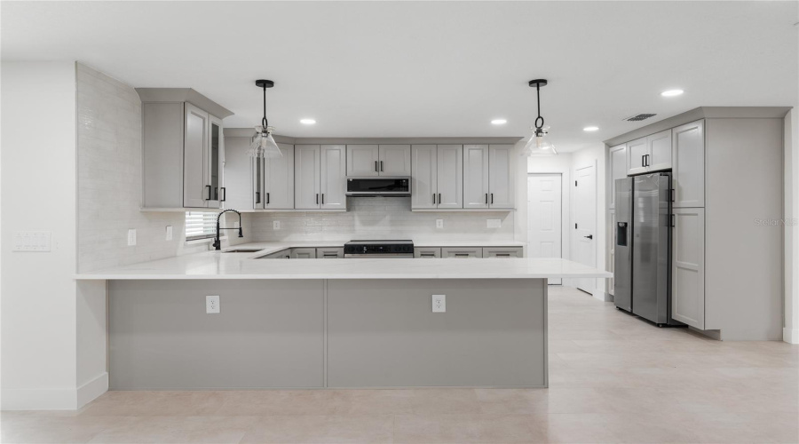 Orlando, Florida 32807, 4 Bedroom Bedrooms, ,2 Bathroombathrooms,Residential,For Sale,Jeannine,0,Mfro6433290