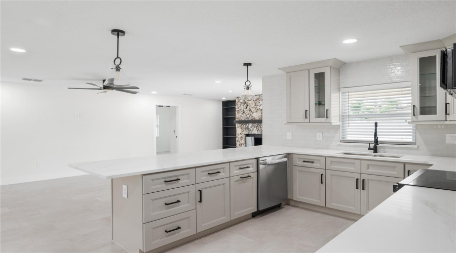 Orlando, Florida 32807, 4 Bedroom Bedrooms, ,2 Bathroombathrooms,Residential,For Sale,Jeannine,0,Mfro6433290