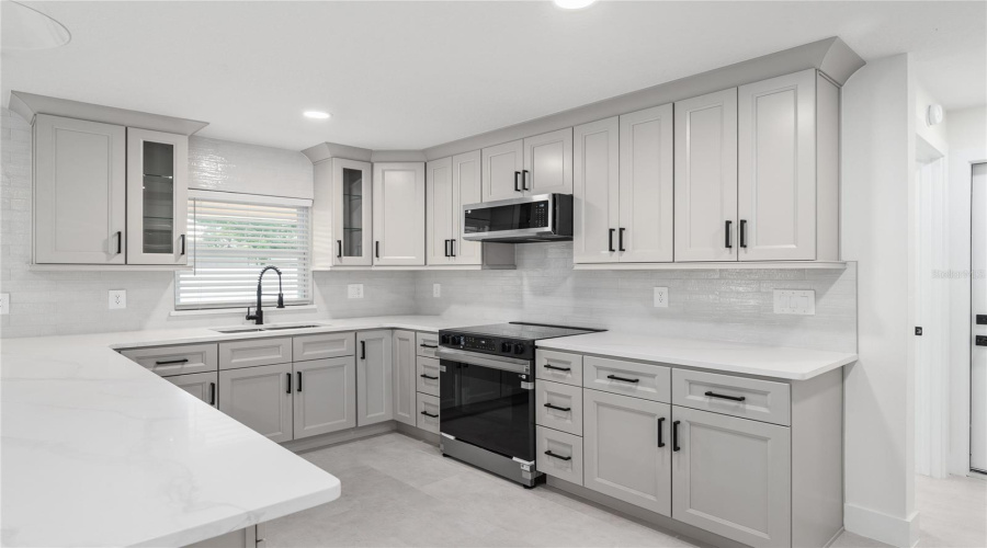Orlando, Florida 32807, 4 Bedroom Bedrooms, ,2 Bathroombathrooms,Residential,For Sale,Jeannine,0,Mfro6433290