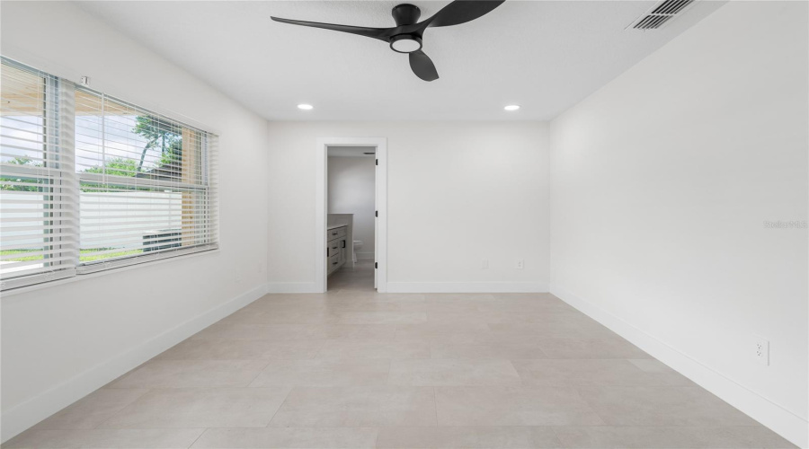 Orlando, Florida 32807, 4 Bedroom Bedrooms, ,2 Bathroombathrooms,Residential,For Sale,Jeannine,0,Mfro6433290