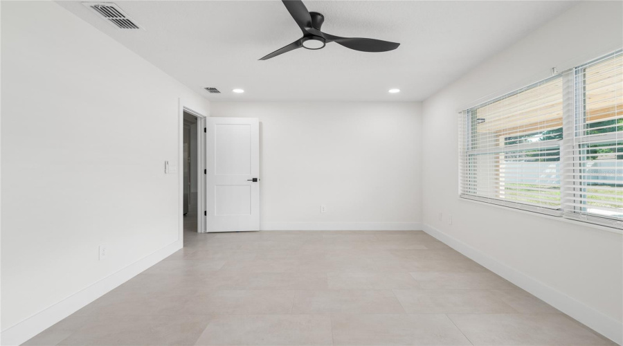 Orlando, Florida 32807, 4 Bedroom Bedrooms, ,2 Bathroombathrooms,Residential,For Sale,Jeannine,0,Mfro6433290