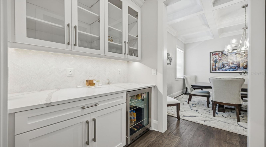 Tampa, Florida 33609, 5 Bedroom Bedrooms, ,4 Bathroombathrooms,Residential,For Sale,Shore Crest,0,Mfrtb8538357