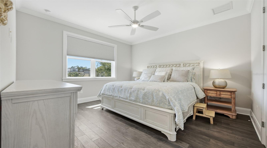 Tampa, Florida 33609, 5 Bedroom Bedrooms, ,4 Bathroombathrooms,Residential,For Sale,Shore Crest,0,Mfrtb8538357
