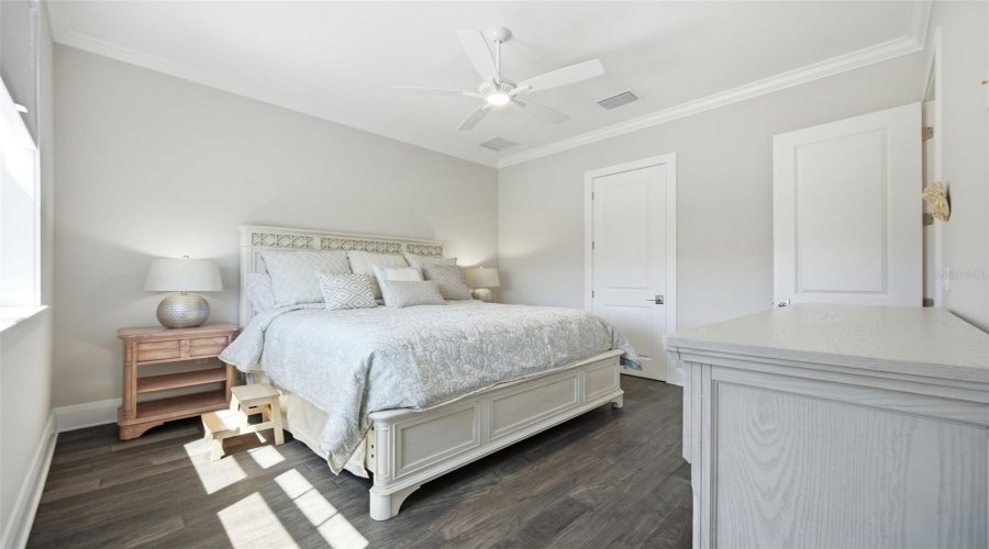 Tampa, Florida 33609, 5 Bedroom Bedrooms, ,4 Bathroombathrooms,Residential,For Sale,Shore Crest,0,Mfrtb8538357
