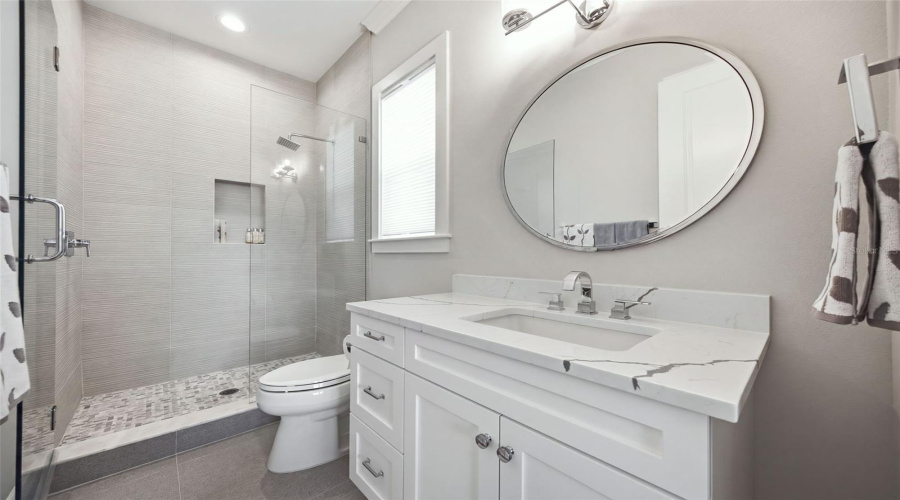 Tampa, Florida 33609, 5 Bedroom Bedrooms, ,4 Bathroombathrooms,Residential,For Sale,Shore Crest,0,Mfrtb8538357