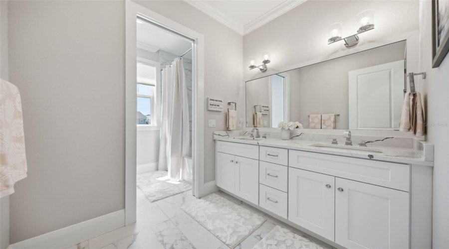 Tampa, Florida 33609, 5 Bedroom Bedrooms, ,4 Bathroombathrooms,Residential,For Sale,Shore Crest,0,Mfrtb8538357