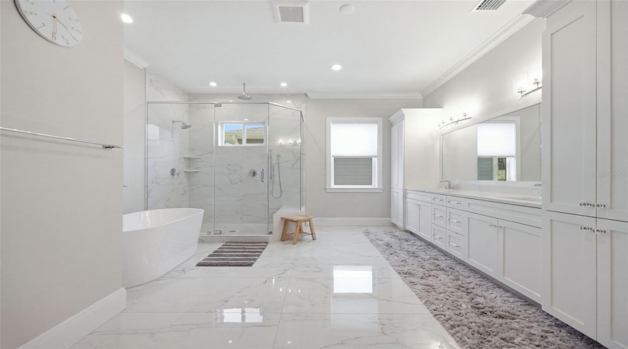 Tampa, Florida 33609, 5 Bedroom Bedrooms, ,4 Bathroombathrooms,Residential,For Sale,Shore Crest,0,Mfrtb8538357