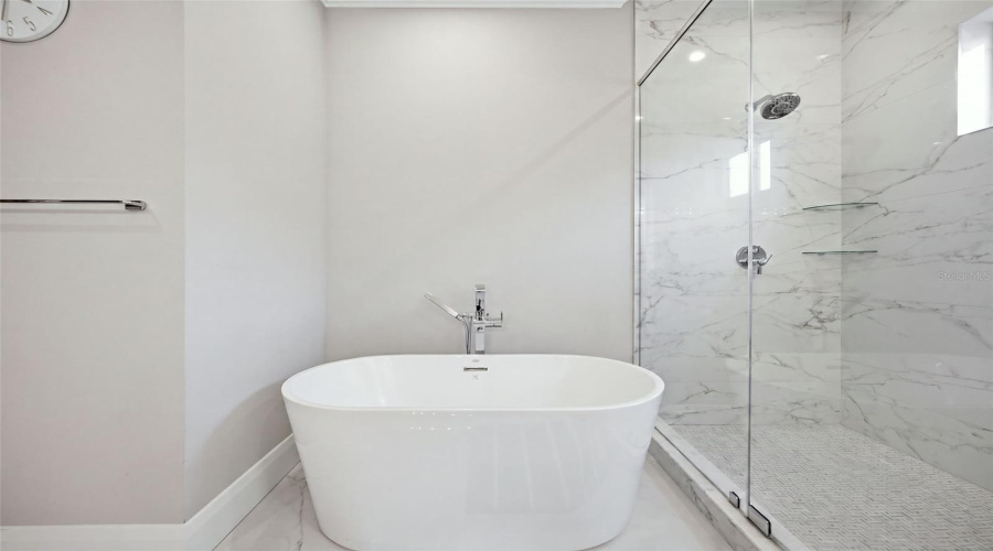 Tampa, Florida 33609, 5 Bedroom Bedrooms, ,4 Bathroombathrooms,Residential,For Sale,Shore Crest,0,Mfrtb8538357