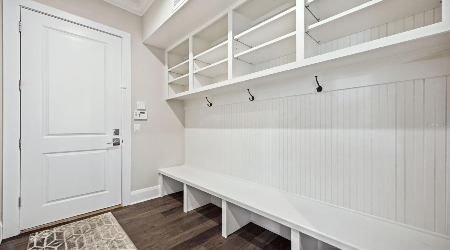 Tampa, Florida 33609, 5 Bedroom Bedrooms, ,4 Bathroombathrooms,Residential,For Sale,Shore Crest,0,Mfrtb8538357