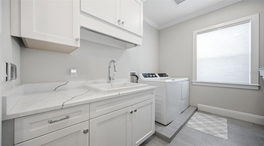 Tampa, Florida 33609, 5 Bedroom Bedrooms, ,4 Bathroombathrooms,Residential,For Sale,Shore Crest,0,Mfrtb8538357