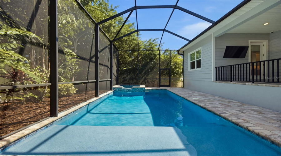 Tampa, Florida 33609, 5 Bedroom Bedrooms, ,4 Bathroombathrooms,Residential,For Sale,Shore Crest,0,Mfrtb8538357