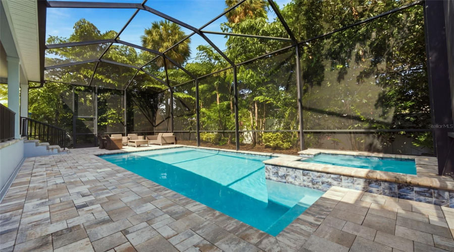 Tampa, Florida 33609, 5 Bedroom Bedrooms, ,4 Bathroombathrooms,Residential,For Sale,Shore Crest,0,Mfrtb8538357