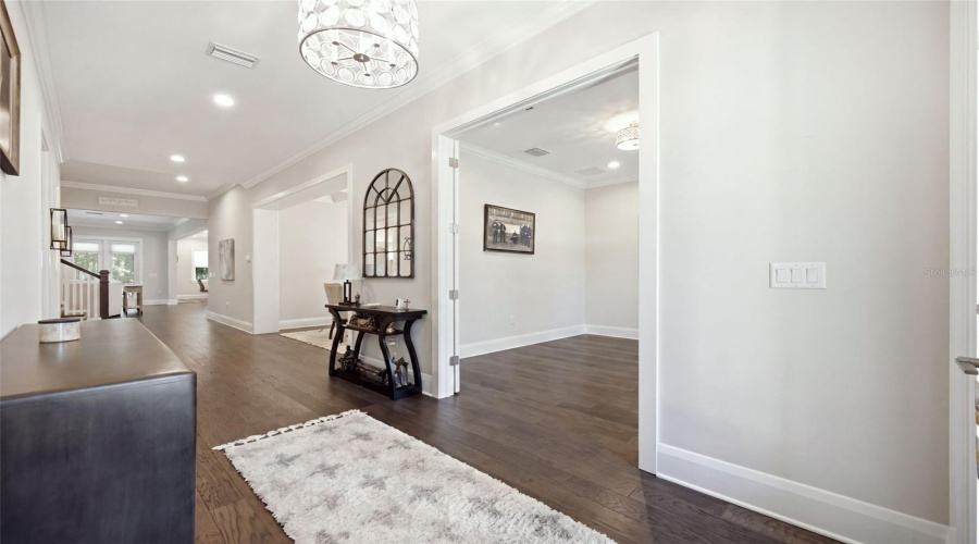 Tampa, Florida 33609, 5 Bedroom Bedrooms, ,4 Bathroombathrooms,Residential,For Sale,Shore Crest,0,Mfrtb8538357