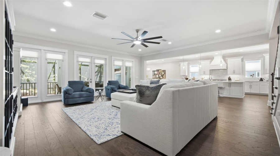 Tampa, Florida 33609, 5 Bedroom Bedrooms, ,4 Bathroombathrooms,Residential,For Sale,Shore Crest,0,Mfrtb8538357