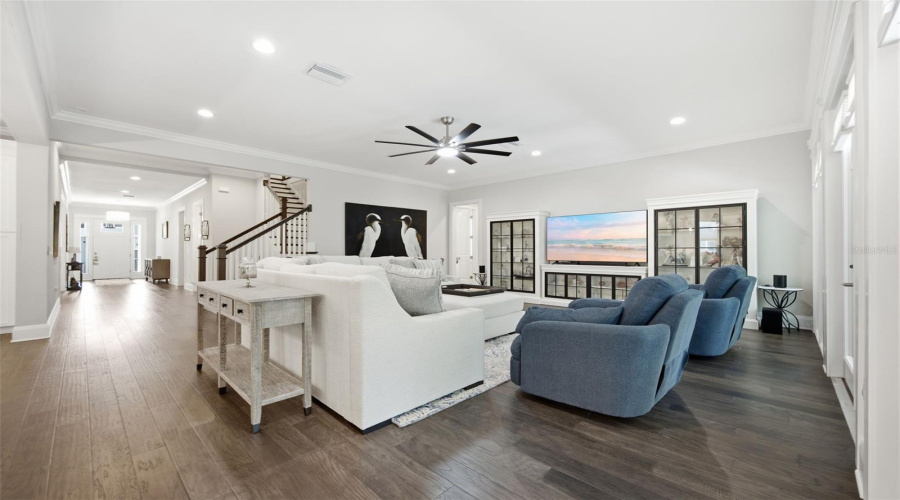 Tampa, Florida 33609, 5 Bedroom Bedrooms, ,4 Bathroombathrooms,Residential,For Sale,Shore Crest,0,Mfrtb8538357