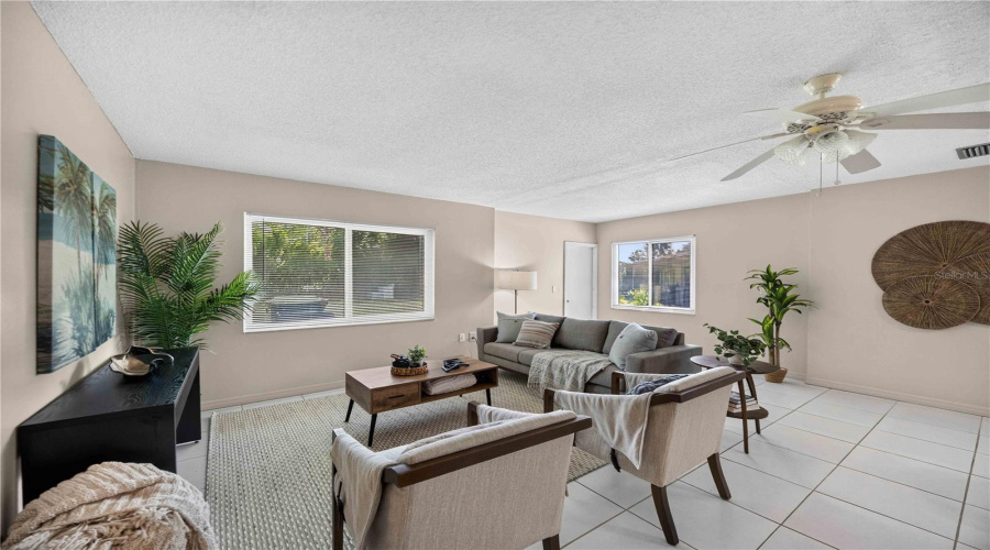 Sarasota, Florida 34233, 2 Bedroom Bedrooms, ,2 Bathroombathrooms,Residential,For Sale,Tippecanoe,0,Mfrn6145194