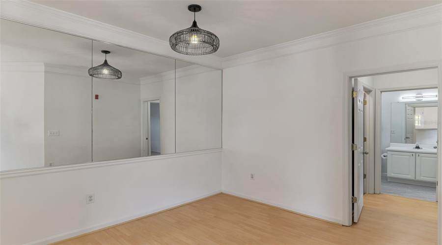 Bradenton, Florida 34210, 1 Bedroom Bedrooms, ,1 Bathroombathrooms,Residential,For Sale,51St,0,Mfra4696807