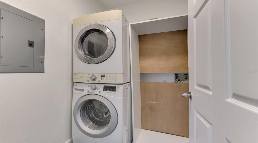 Bradenton, Florida 34210, 1 Bedroom Bedrooms, ,1 Bathroombathrooms,Residential,For Sale,51St,0,Mfra4696807