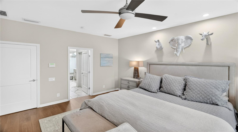 Gainesville, Florida 32608, 5 Bedroom Bedrooms, ,3 Bathroombathrooms,Residential,For Sale,115Th,0,Mfrgc539276