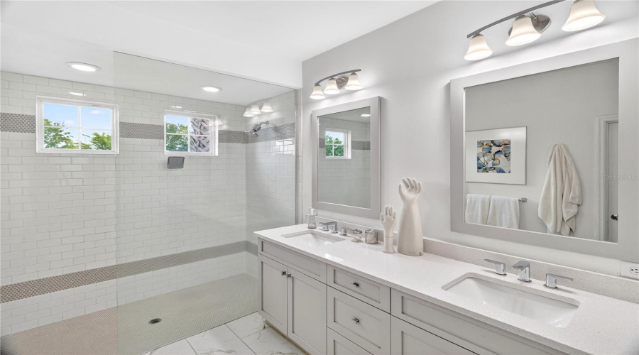 Gainesville, Florida 32608, 5 Bedroom Bedrooms, ,3 Bathroombathrooms,Residential,For Sale,115Th,0,Mfrgc539276