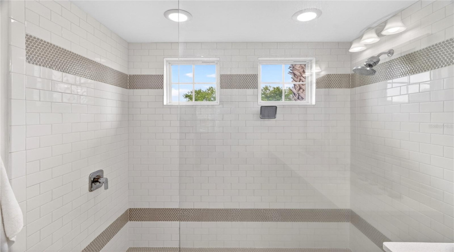 Gainesville, Florida 32608, 5 Bedroom Bedrooms, ,3 Bathroombathrooms,Residential,For Sale,115Th,0,Mfrgc539276