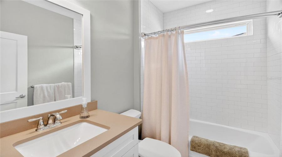 Gainesville, Florida 32608, 5 Bedroom Bedrooms, ,3 Bathroombathrooms,Residential,For Sale,115Th,0,Mfrgc539276