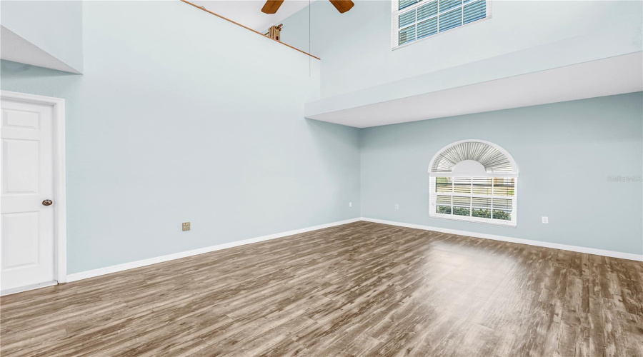 Liiving Room -Vaulted Ceilings