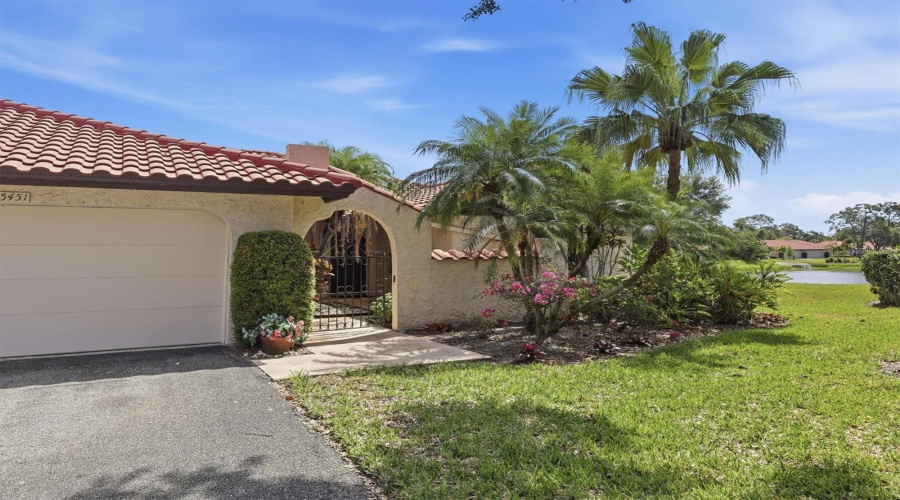 Sarasota, Florida 34243, 2 Bedroom Bedrooms, ,2 Bathroombathrooms,Residential,For Sale,Golf Pointe,0,Mfra4698762