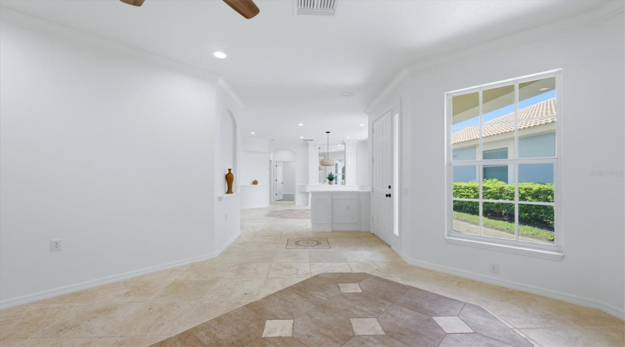 Foyer/Sitting Room