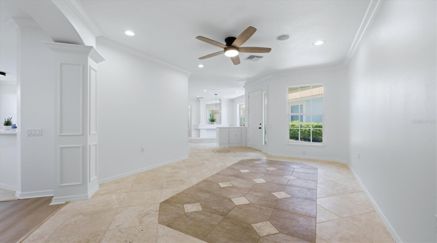 Foyer/Sitting Room