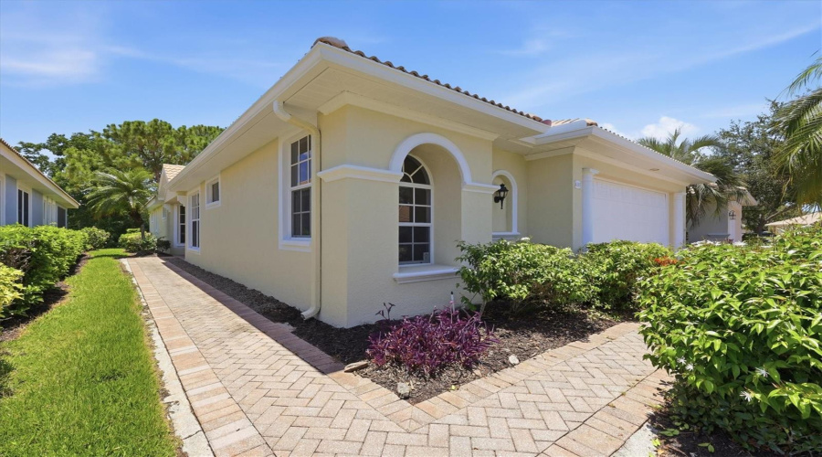 Sarasota, Florida 34233, 3 Bedroom Bedrooms, ,2 Bathroombathrooms,Residential,For Sale,Reflections,0,Mfro6418235