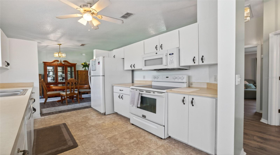 Ocala, Florida 34476, 2 Bedroom Bedrooms, ,2 Bathroombathrooms,Residential,For Sale,103Rd,0,Mfrom724795