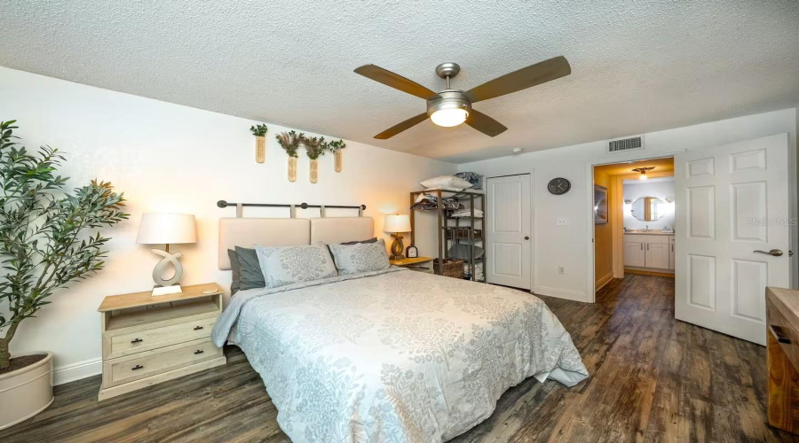 St Petersburg, Florida 33708, 1 Bedroom Bedrooms, ,1 Bathroombathrooms,Residential,For Sale,Gulf,0,Mfrtb8510510