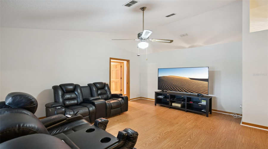 Deltona, Florida 32725, 3 Bedroom Bedrooms, ,3 Bathroombathrooms,Residential,For Sale,Lydia,0,Mfro6435124