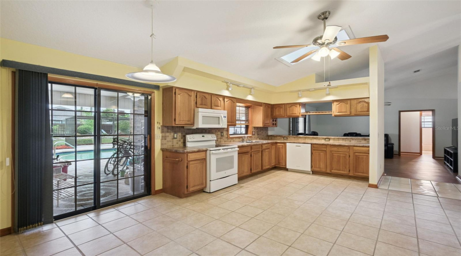 Deltona, Florida 32725, 3 Bedroom Bedrooms, ,3 Bathroombathrooms,Residential,For Sale,Lydia,0,Mfro6435124