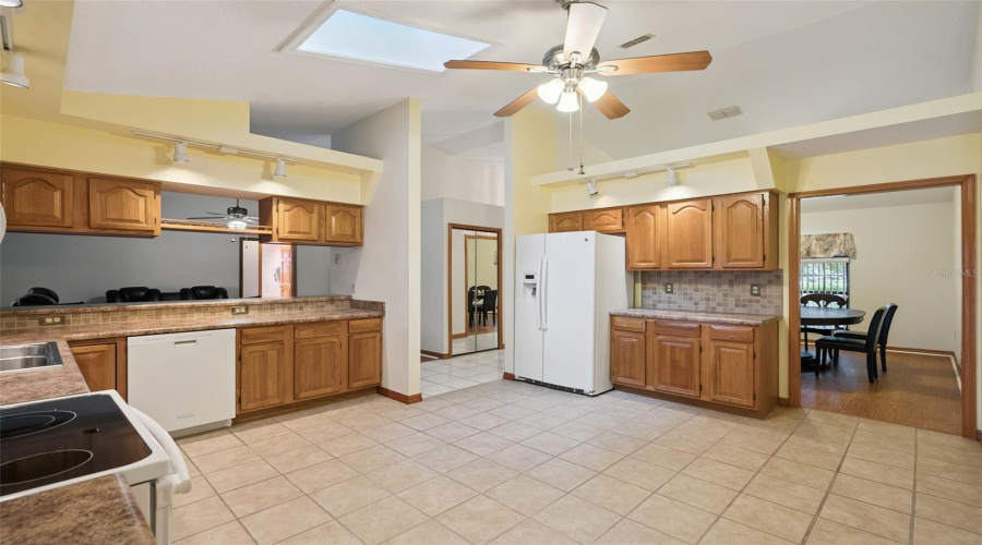 Deltona, Florida 32725, 3 Bedroom Bedrooms, ,3 Bathroombathrooms,Residential,For Sale,Lydia,0,Mfro6435124