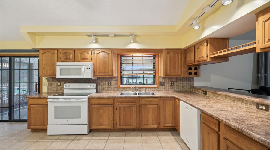 Deltona, Florida 32725, 3 Bedroom Bedrooms, ,3 Bathroombathrooms,Residential,For Sale,Lydia,0,Mfro6435124