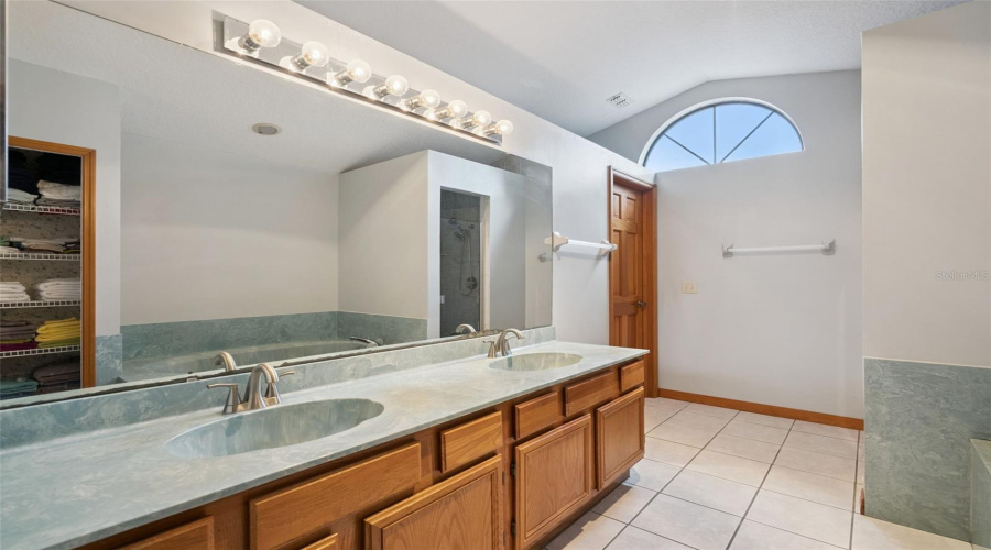 Deltona, Florida 32725, 3 Bedroom Bedrooms, ,3 Bathroombathrooms,Residential,For Sale,Lydia,0,Mfro6435124