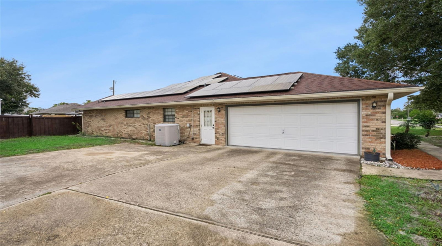Deltona, Florida 32725, 3 Bedroom Bedrooms, ,3 Bathroombathrooms,Residential,For Sale,Lydia,0,Mfro6435124