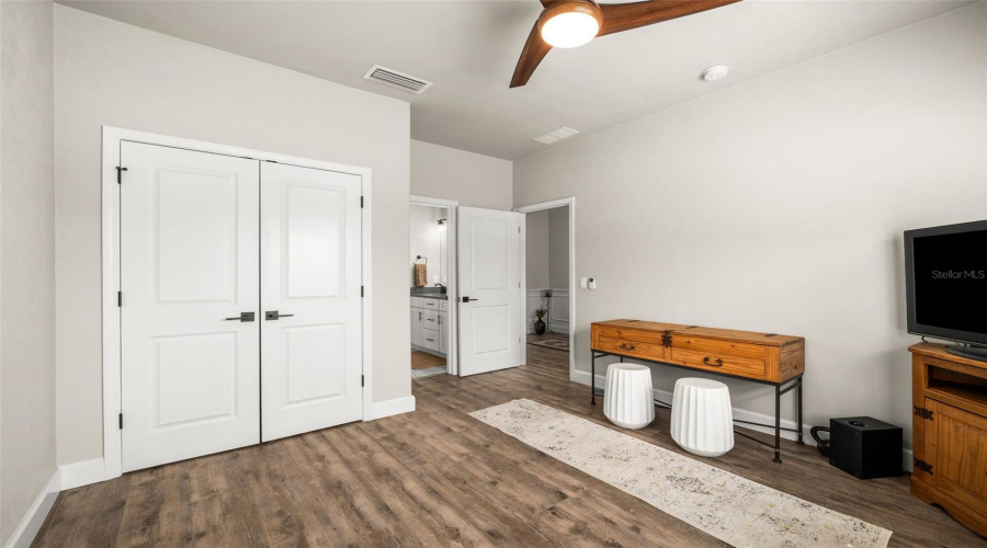 Gainesville, Florida 32607, 4 Bedroom Bedrooms, ,3 Bathroombathrooms,Residential,For Sale,70Th,0,Mfrgc543024