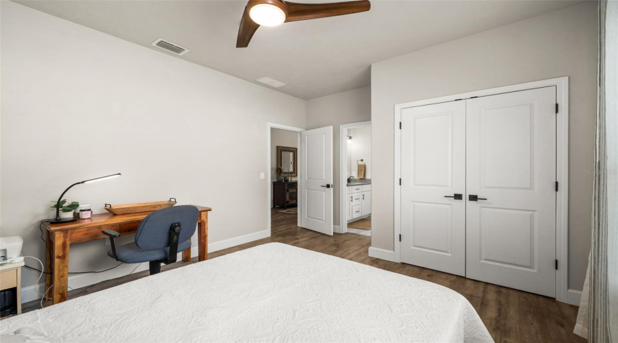 Gainesville, Florida 32607, 4 Bedroom Bedrooms, ,3 Bathroombathrooms,Residential,For Sale,70Th,0,Mfrgc543024