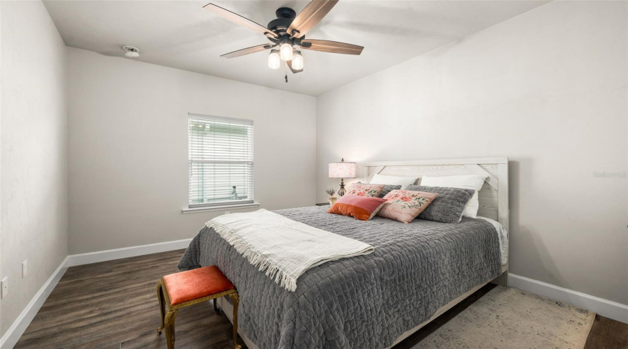 Gainesville, Florida 32607, 4 Bedroom Bedrooms, ,3 Bathroombathrooms,Residential,For Sale,70Th,0,Mfrgc543024