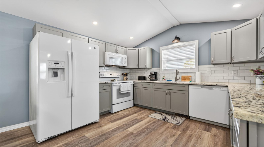 Nokomis, Florida 34275, 2 Bedroom Bedrooms, ,1 Bathroombathrooms,Residential,For Sale,Crown Point,0,Mfrn6142800