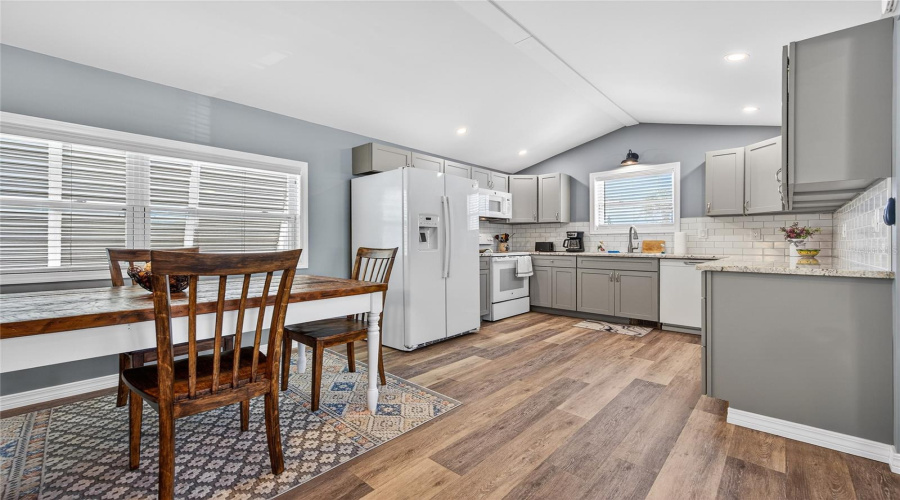 Nokomis, Florida 34275, 2 Bedroom Bedrooms, ,1 Bathroombathrooms,Residential,For Sale,Crown Point,0,Mfrn6142800