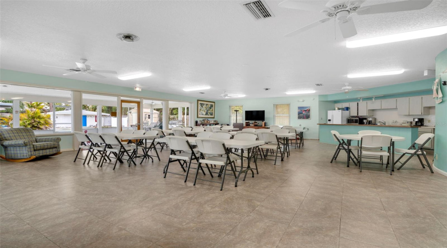 Seminole, Florida 33772, 1 Bedroom Bedrooms, ,1 Bathroombathrooms,Residential,For Sale,Park Blvd,0,Mfrtb8542949
