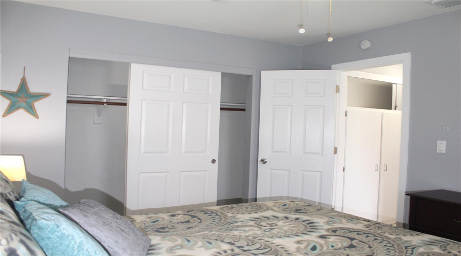 Seminole, Florida 33772, 1 Bedroom Bedrooms, ,1 Bathroombathrooms,Residential,For Sale,Park Blvd,0,Mfrtb8542949
